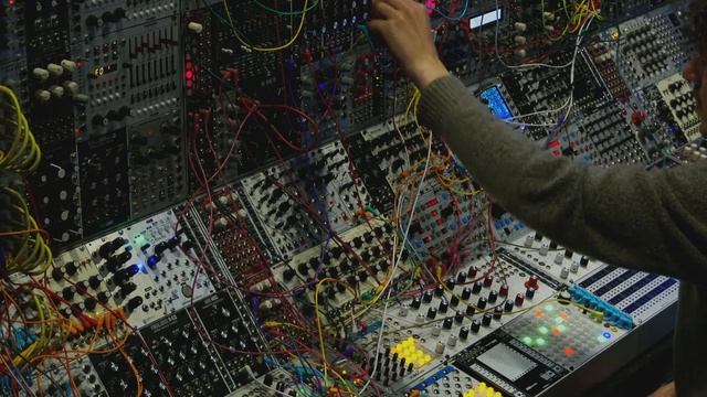 Spooky Stuff | Modular Mayhem With Colin Benders | S3E16 | Eurorack Jam Sessions смотреть онлайн