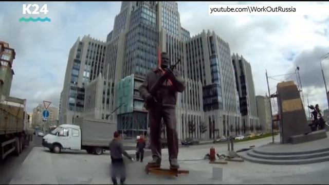 Михаилу Калашникову установили памятник в Москве смотреть онлайн