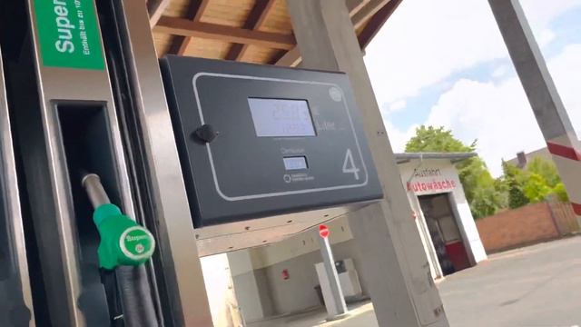 Цена 95го бензина в Германии на 15ое июня 2022г. ! Заправка обходится в копеечку . смотреть онлайн