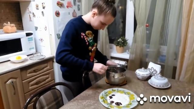 делаем новогодние "ВКУСНЯШКИ" / спалили карамель :-| смотреть онлайн