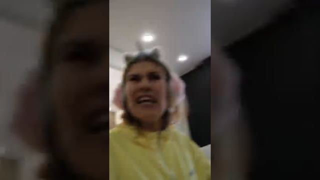 Как зовут твоего младшенького ? смотреть онлайн