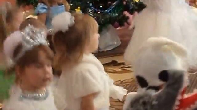 Хоровод на Новогоднем утреннике в саду смотреть онлайн