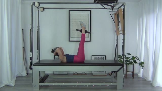 20 Minute Magic Circle Mat Workout - Beginner Level смотреть онлайн