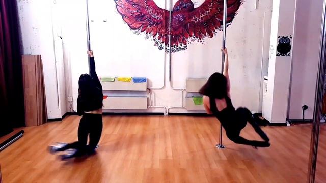 Урок Exotic Pole Dance у Валерии Тимошенко ( Studio _SoVa_ PD ) смотреть онлайн