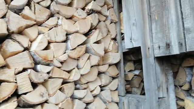 Колка дров закончилась. Немного про укладку дров. смотреть онлайн