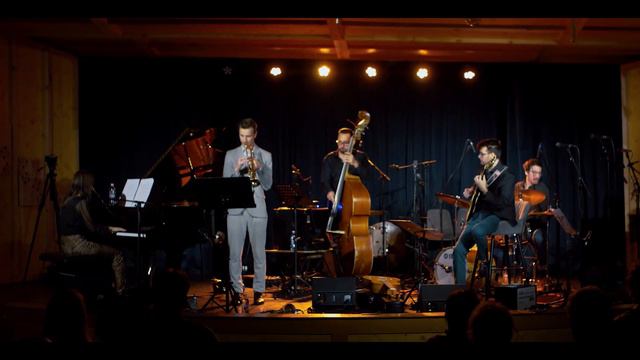 Orbay Lilla Quintet - People Make The World Go Round смотреть онлайн