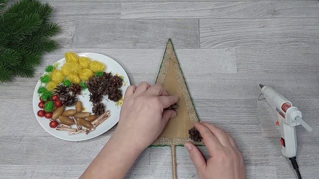 ДЕКОРАТИВНАЯ ЁЛОЧКА из КАРТОНА и ПРИРОДНОГО МАТЕРИАЛА.ЁЛОЧКА своими руками.Новогодние поделки.DIY смотреть онлайн