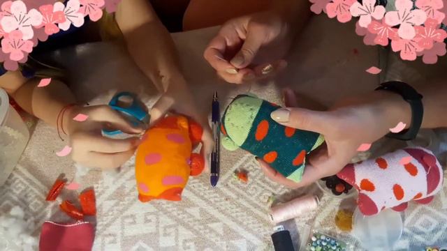 Вторая часть мастер класса на дому! делаем игрушку-погремушку. смотреть онлайн