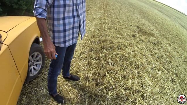 Уборка пошла полным ходом да, так что не выдерживают колеса на прицепах!!! смотреть онлайн