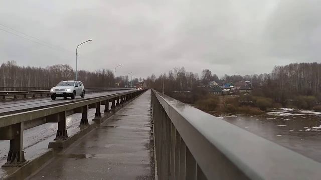 The sound of passing cars in wet weather | Звук проезжающих машин в сырую погоду смотреть онлайн