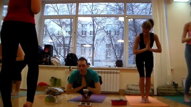 Занятие Дмитрия Демина на курсе по обучению преподавателей хатха-йоги смотреть онлайн