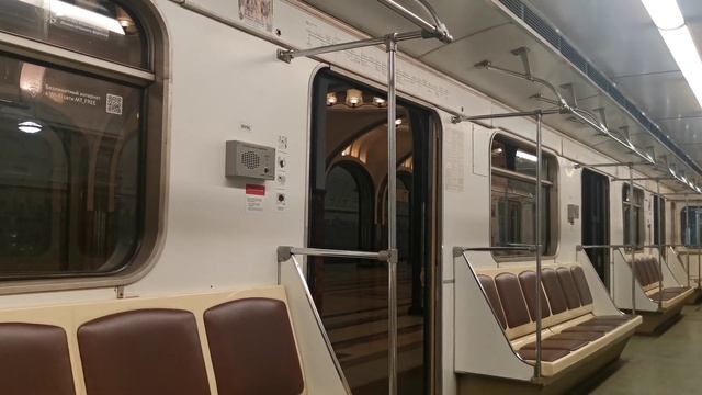 Московское метро, пустой вагон смотреть онлайн
