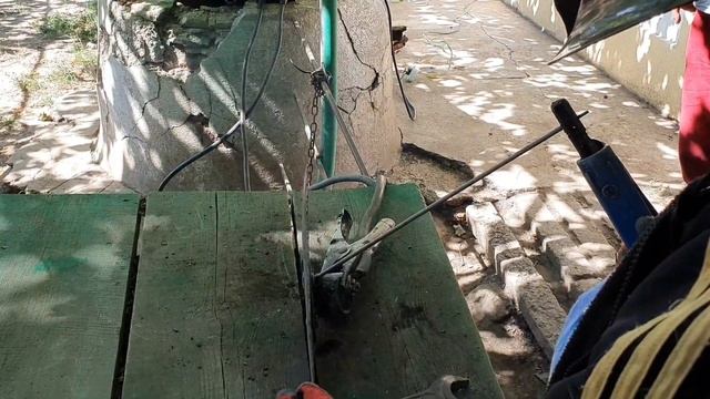БАБУШКА ВАРИТ НО НЕ БОРЩ!!! 69 ЛЕТ, 12 ЛЕТ ГОРЯЧЕГО СТАЖА, 40 ЛЕТ НЕ ДЕРЖАЛА В РУКАХ ЭЛЕКТРОДЫ смотреть онлайн