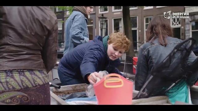 Как убирают каналы Амстердама после праздников смотреть онлайн