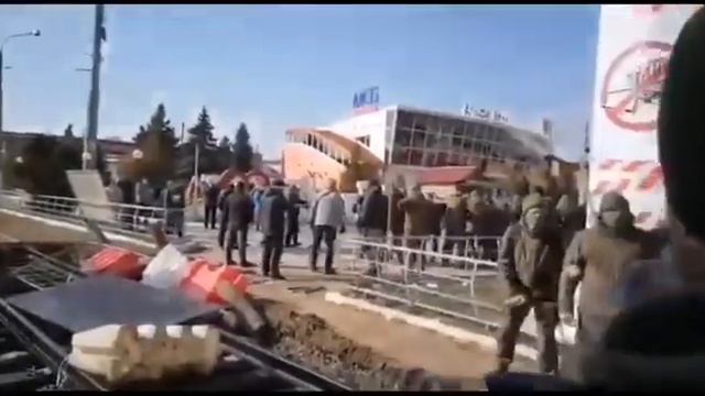 Столкновения в Харькове смотреть онлайн