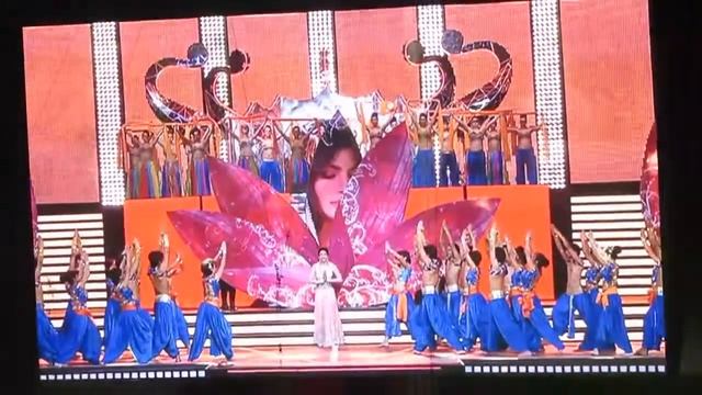 TOIFA Priyanka Chopra Performance on Agneepath смотреть онлайн