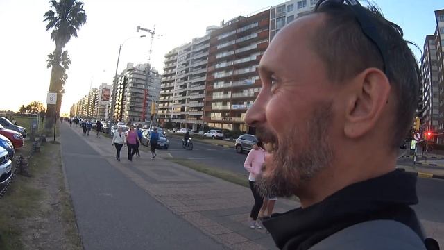 Уругвай-страна футбола тут в него играют с 4-х лет! Прогулки по Монтевидео днем ночной город