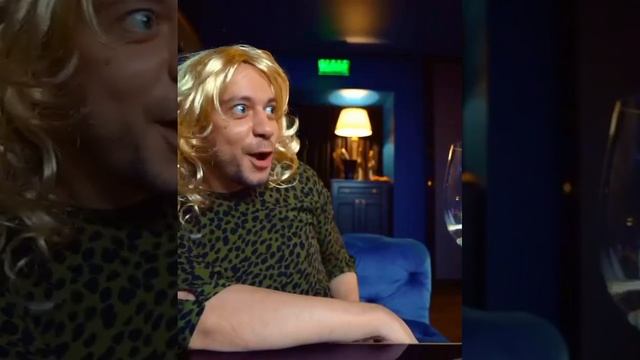 В караоке с пьяной подругой! смотреть онлайн