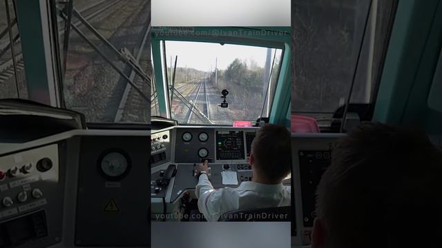 С грузовым поездом на Ермаке (3ЭС5К) #shorts смотреть онлайн