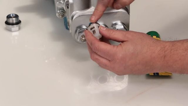 Servicing Valves - Cat Pumps Model 530, 550 смотреть онлайн