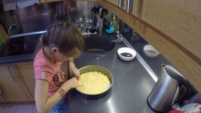 ЧЕРНИЧНЫЙ ПИРОГ. Torta di mirtilli. Очень простой и лёгкий. смотреть онлайн