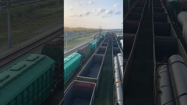 ВЛ10-1293 , 2ЭС6-001 , ВЛ11К-075/053 с хозяйственным поездом и РА2-048 на станции Свердловск-сорт смотреть онлайн