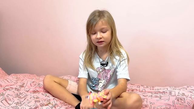 СОФИЯ И НИКА СОБИРАЮТСЯ В ОТПУСК С НОВЫМИ ПОДАРКАМИ. СОФУНЬЯ ШАЛУНЬЯ смотреть онлайн