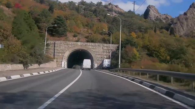 Сами в Крым - на машине из Севастополя в Алупку смотреть онлайн