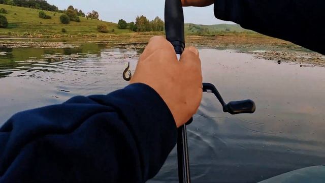 БЕШЕННЫЕ ШНУРКИ. ЛОВЛЯ ЩУКИ НА НЕОГРУЖЕННУЮ РЕЗИНУ / PIKE FISHING смотреть онлайн