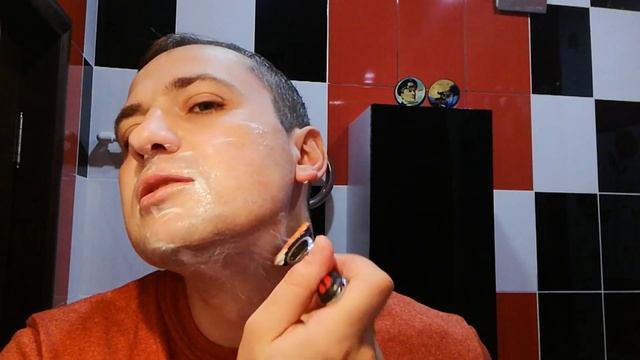 Кассетная бритва Gillette Fusion или Т- станок Gillette flare tip 1956. Дед против внука. Бритье. смотреть онлайн