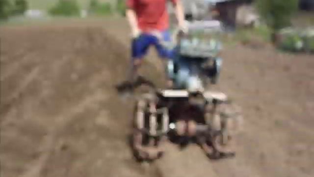 самодельный дисковый окучник.AVI смотреть онлайн