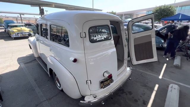 1948 Chevrolet Suburban With Beautiful Interior Upholstery And Wood Restoration смотреть онлайн