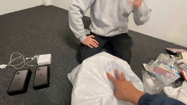 FINDING SPECTACLES, Dumpster Diving Apple Store!! смотреть онлайн