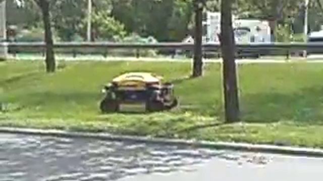 Робот-газонокосильщик Robot lawnmover смотреть онлайн