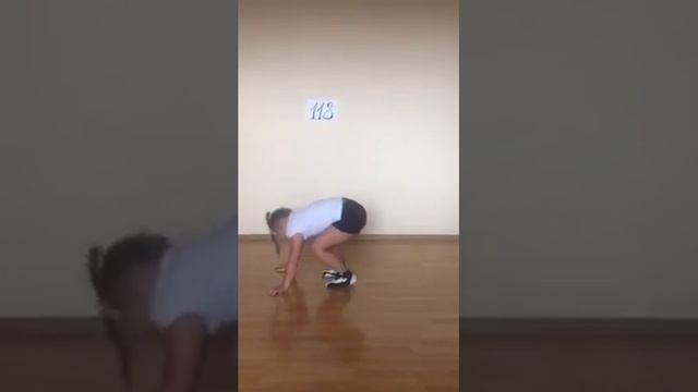 Девочка делает берпи за 90 секунд смотреть онлайн