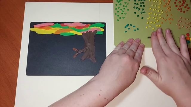 Осеннее дерево в технике пластилинографии. Для детей 5-6 лет. Детские поделки из пластилина. смотреть онлайн