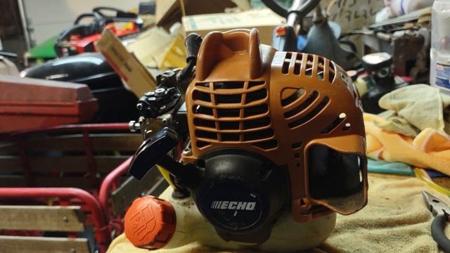 Choke plate replacement on the Echo GT-225 Weedeater Part One смотреть онлайн