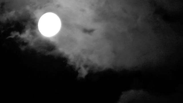 Clouds Drifting By Full Moon HD смотреть онлайн