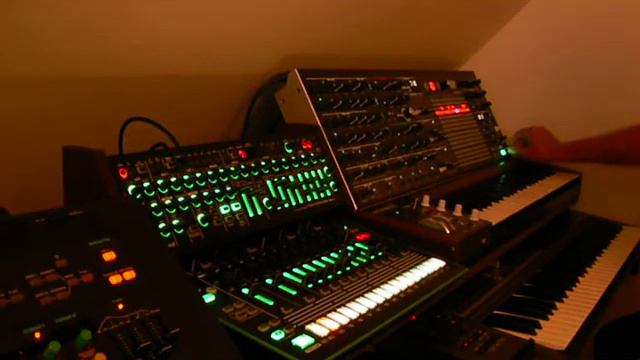 Arturia matrixbrute, Roland system-1, Roland V-synth смотреть онлайн