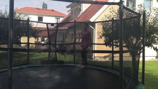 Trampoline Tricks смотреть онлайн