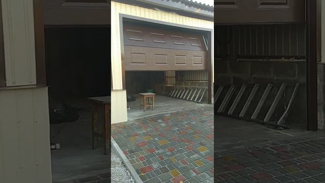 Филенка коричневая (кубики) Секционные ворота DoorHan