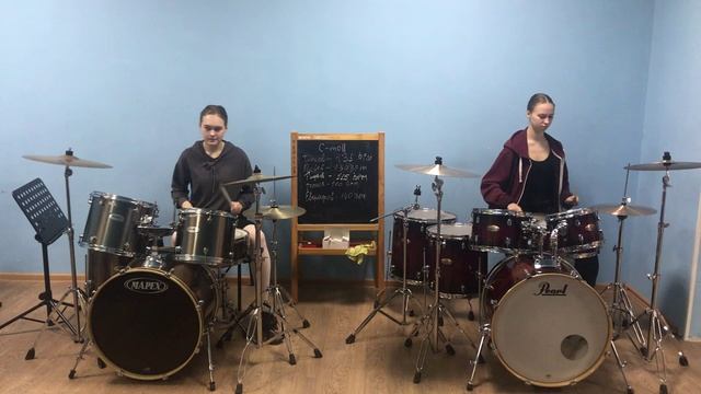 Занятие на барабанах ( девочки с хореографического отделения) Училище Искусств смотреть онлайн