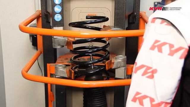 HYUNDAI I10 - Front - Передние амортизаторы KYB установка