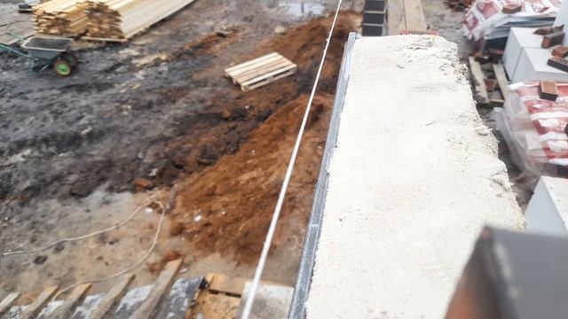 Кладка кирпичной стены. Для чего нужен маяк и как его поставить.