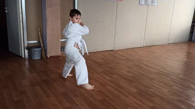 Даниил 6 лет Такиоку Шодан . Крутинка клуб "JUNRO" смотреть онлайн