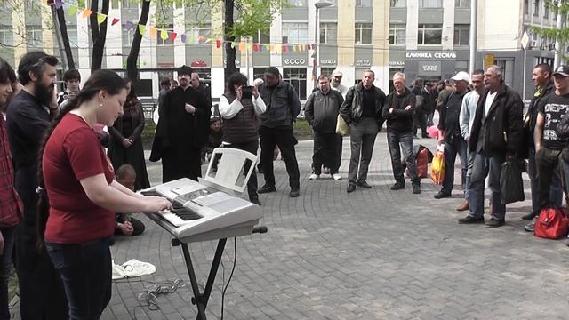 Пианино, Поздравление бездомных на Пасху 2016 смотреть онлайн