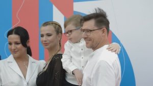 Ksenia Lavrova-Glinka with her son and husband, Natasha Shvets with her husband on the red carpet