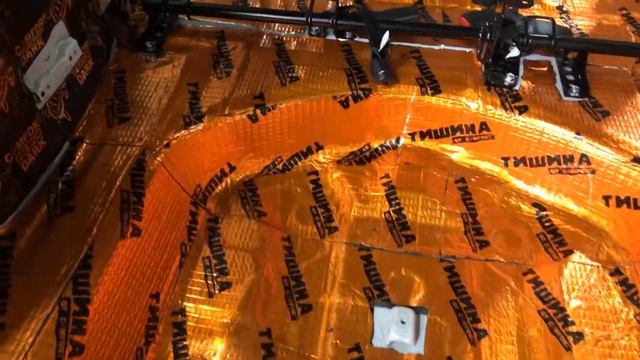 Поочередно наносим прогретые виброизоляционный материалы Тишина на металл Сузуки сх4 смотреть онлайн