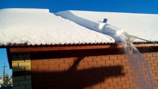 Чистка крыши от снега смотреть онлайн