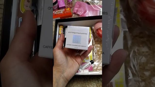 Распаковка коробочки Elle Girl 2 от Royal Samples смотреть онлайн